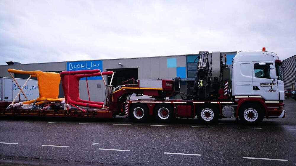 Uitvergroting, 4,5 meter hoog, stoel Maarten Baas. Locatie De Bakermat Eindhoven, opdrachtgever SDK Vastgoed. Productie Blowups Heijen.