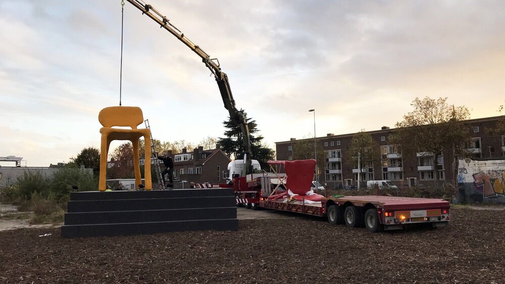 Uitvergroting, 4,5 meter hoog, stoel Maarten Baas. Locatie De Bakermat Eindhoven, opdrachtgever SDK Vastgoed. Productie Blowups Heijen.