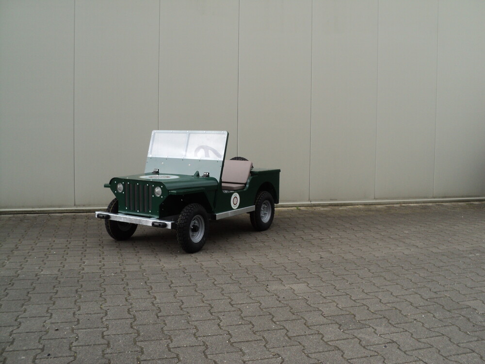 Mini terreinwagen, jeep. Blowups ontwikkelde 10 mini jeeps van prototype tot en met productie voor Minisafariworld.