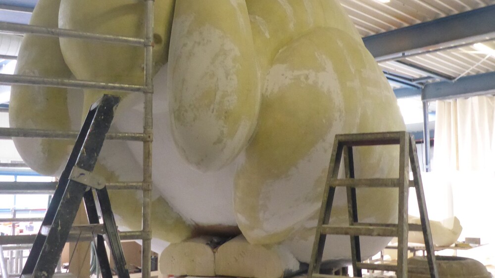 Piet Parra ontwierp de sculptuur ‘Angstig konijn’, Stichting Appelsap gaf opdracht tot een uitvergroting van de sculptuur aan Blowups. Het drie meter hoge konijn is gemaakt van polyester en staat op het Flevopark.