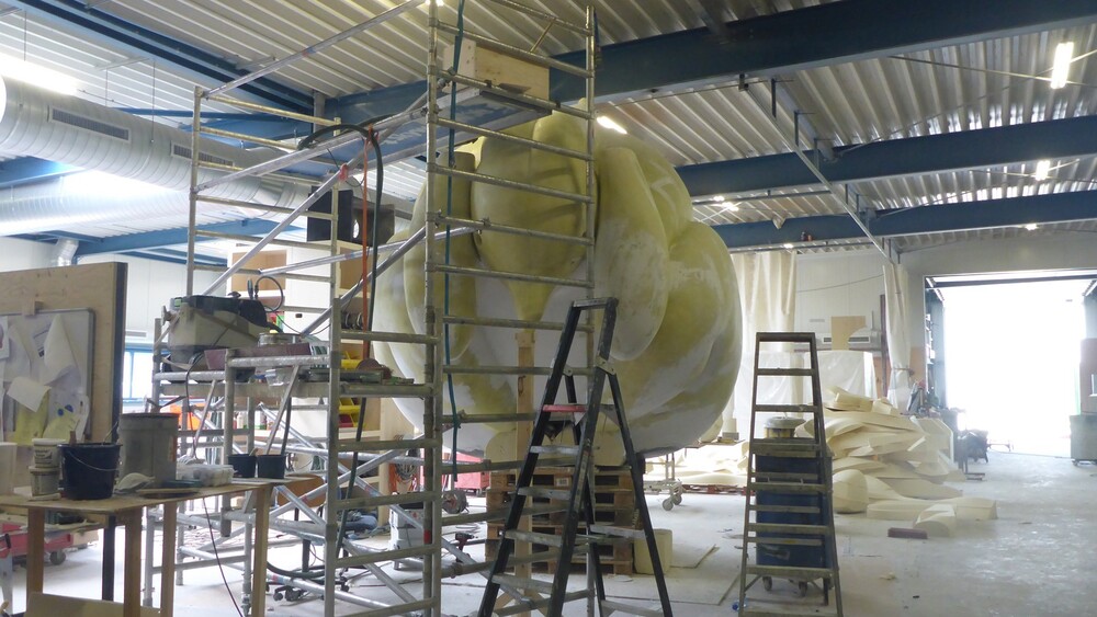 Piet Parra ontwierp de sculptuur ‘Angstig konijn’, Stichting Appelsap gaf opdracht tot een uitvergroting van de sculptuur aan Blowups. Het drie meter hoge konijn is gemaakt van polyester en staat op het Flevopark.