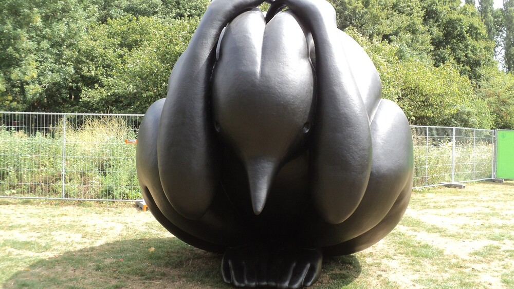 Piet Parra ontwierp de sculptuur ‘Angstig konijn’, Stichting Appelsap gaf opdracht tot een uitvergroting van de sculptuur aan Blowups. Het drie meter hoge konijn is gemaakt van polyester en staat op het Flevopark.