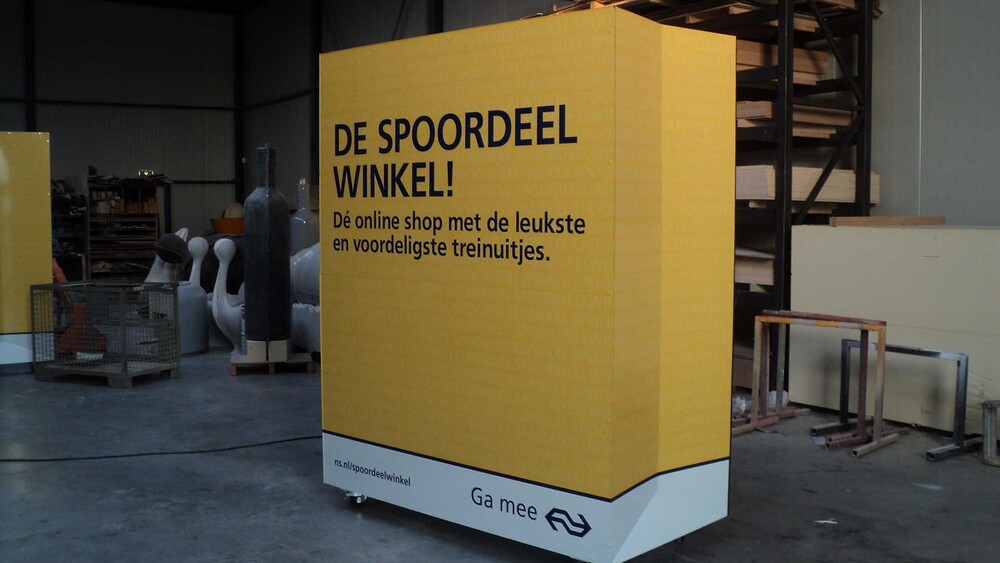 POS Point Of Sale - Voor Van Wanten Etcetera maakte Blowups NS Spoordeelwinkel points of sale.