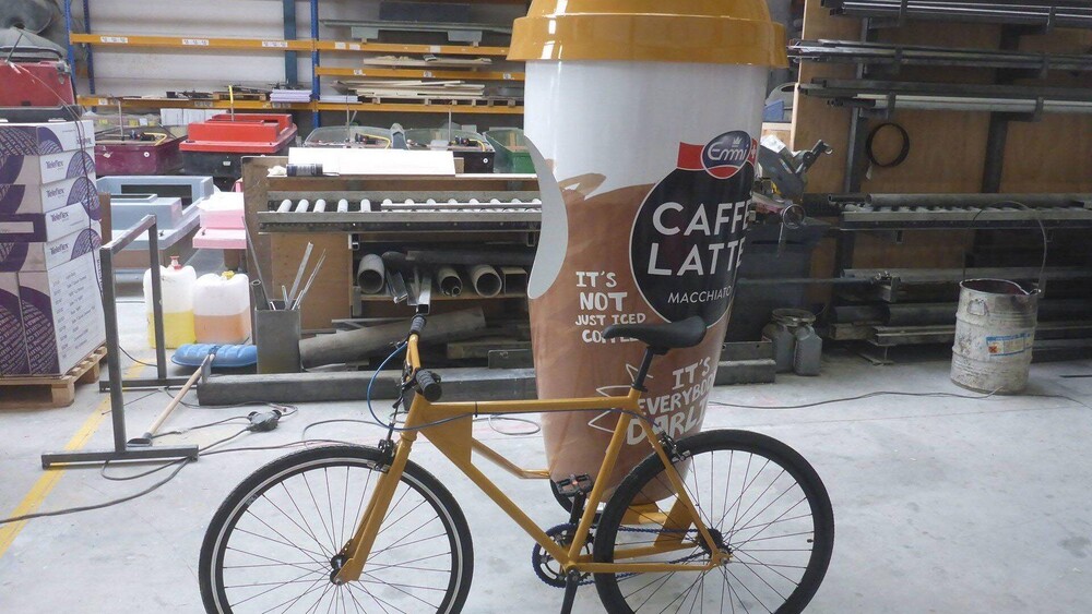 Productpromotie Emmi Caffè Latte Food Truck Company gerealiseerd door Blowups