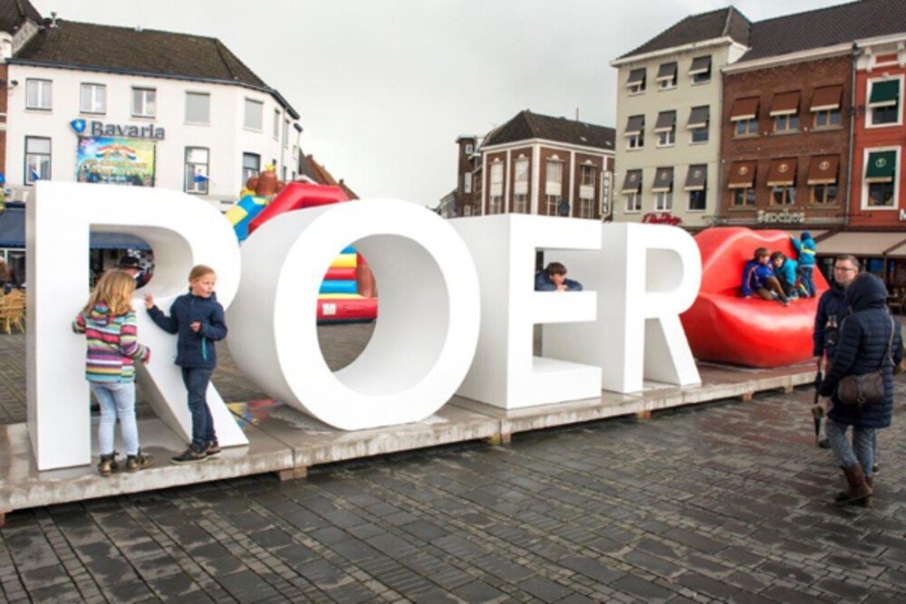 Kunstwerk 'De ROERmond' is een groot 3D hufterproof en verplaatsbaar kunstwerk ter promotie van de stad Roermond. Ontworpen door Wouter Rexwinkel, vervaardigd door Blowups.