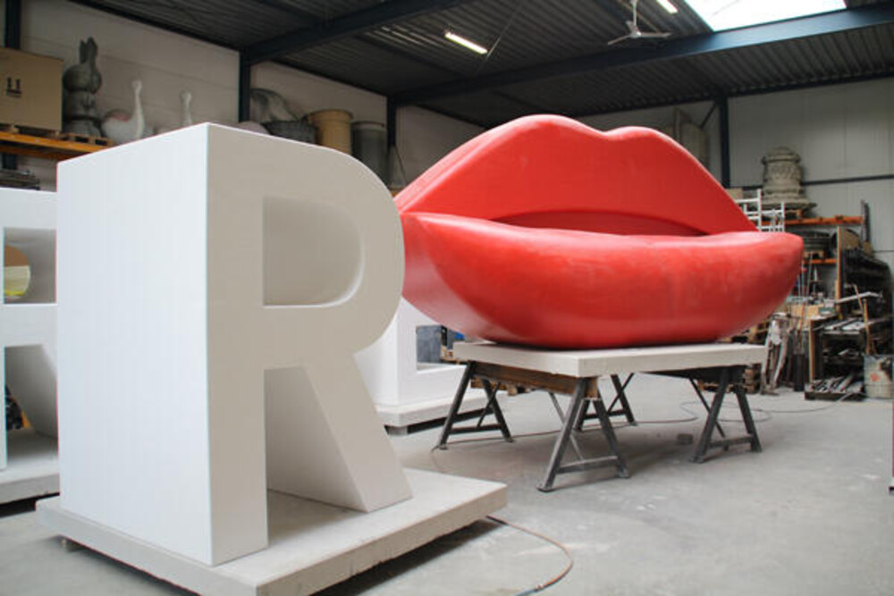 Kunstwerk 'De ROERmond' is een groot 3D hufterproof en verplaatsbaar kunstwerk ter promotie van de stad Roermond. Ontworpen door Wouter Rexwinkel, vervaardigd door Blowups.