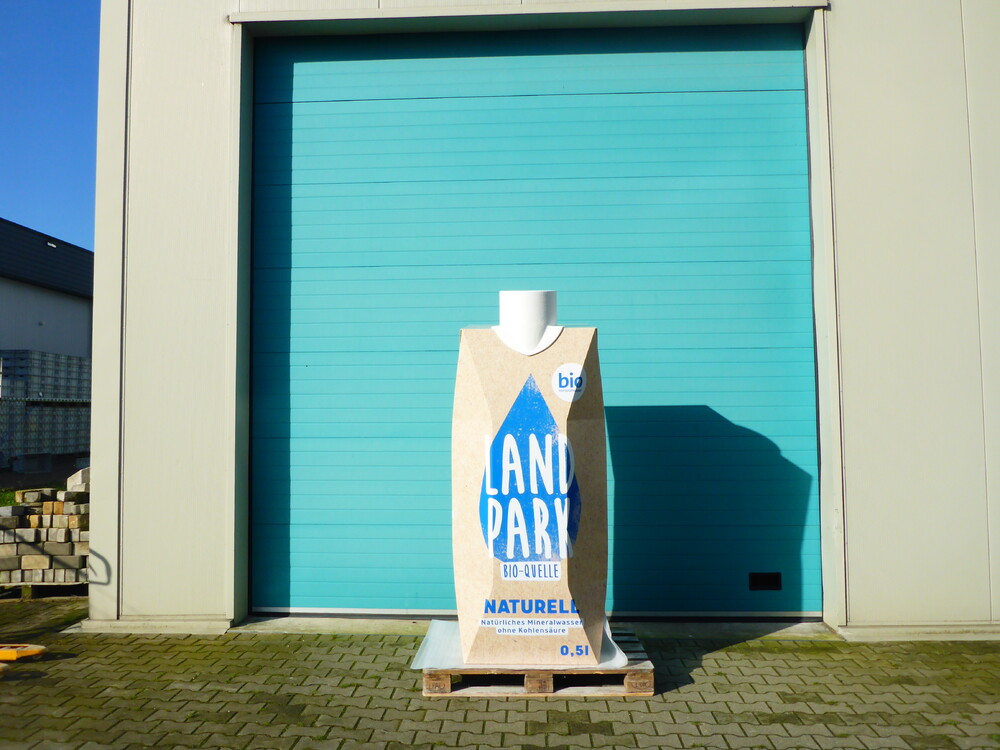 foto Solid blowup milk carton