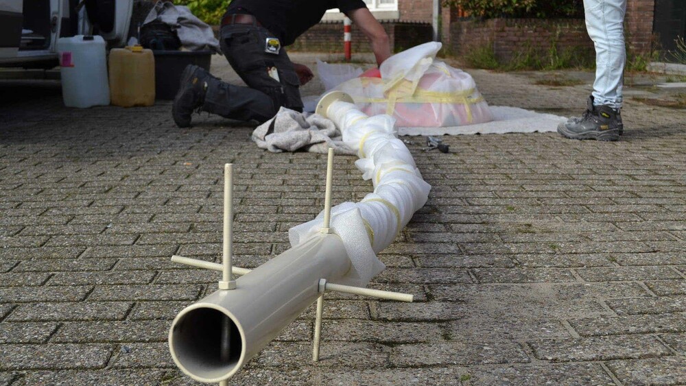 Speelobjecten - Blowups maakt voor Nina Spoetnik buiten speelgoed in de vorm van een speelkorf.