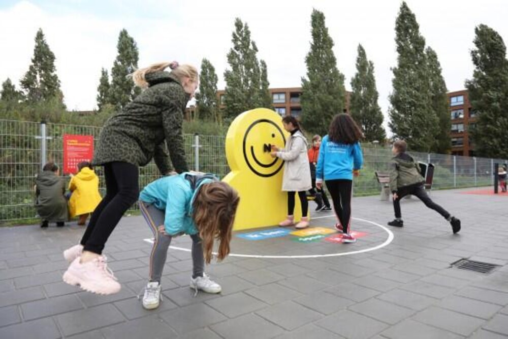 Speeltoestel Het UNO Speelkwartier om eenzaamheid onder kinderen tegen te gaan.