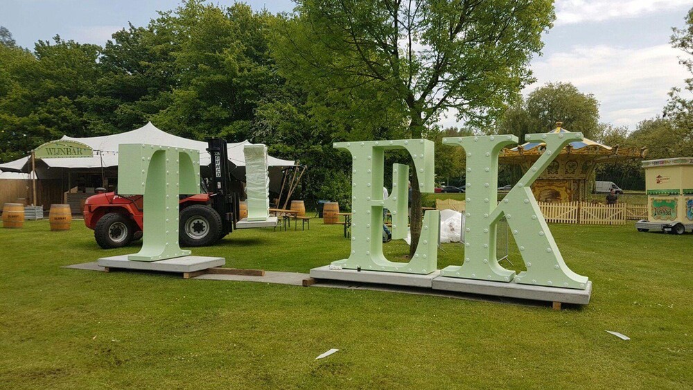 Grote 3D letters met verlichting. TREK Food Truck Festival 2017. Opdracht van Four Entertainment. Gemaakt door Blowups in Heijen.