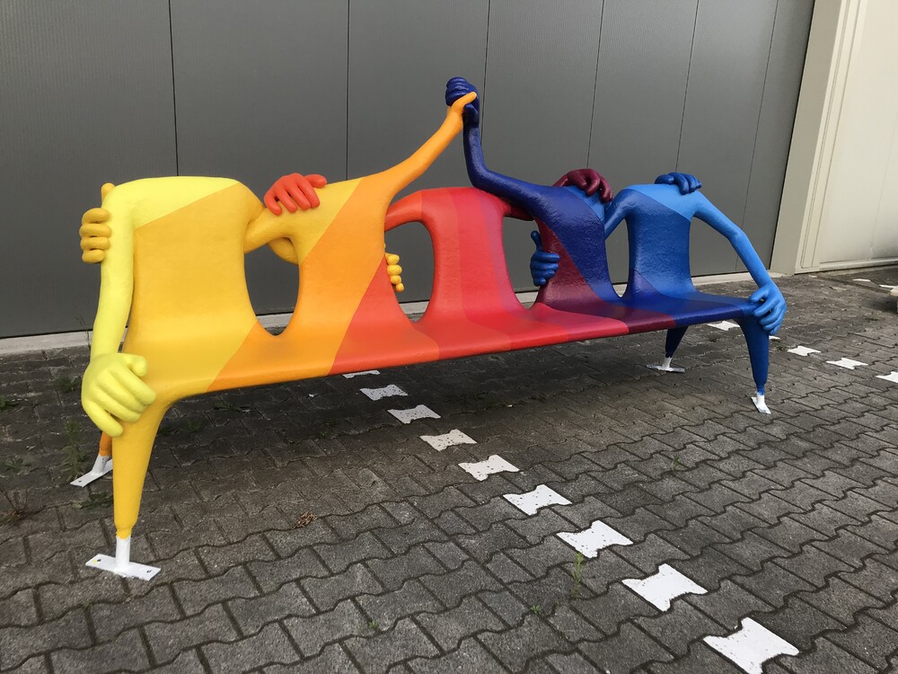 Buiten meubilair  schoolplein, speelmeubel op maat gemaakt van glasvezelversterkt polyester.