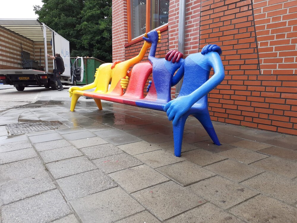 Buiten meubilair  schoolplein, speelmeubel op maat gemaakt van glasvezelversterkt polyester.