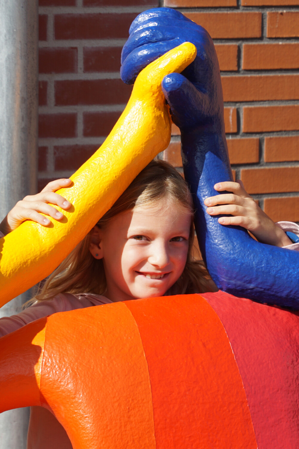 Buiten meubilair  schoolplein, speelmeubel op maat gemaakt van glasvezelversterkt polyester.