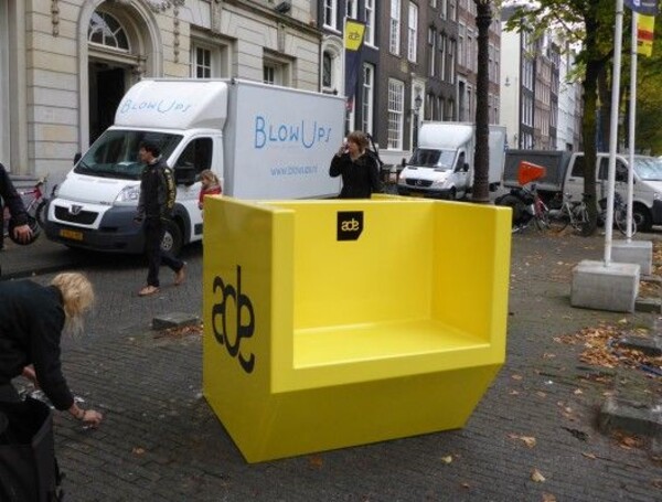 Amsterdam Dance Event bankjes. Festivalmarketing in Amsterdam.