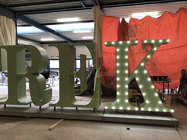 Grote 3D letters met verlichting. TREK Food Truck Festival 2017. Opdracht van Four Entertainment. Gemaakt door Blowups in Heijen.