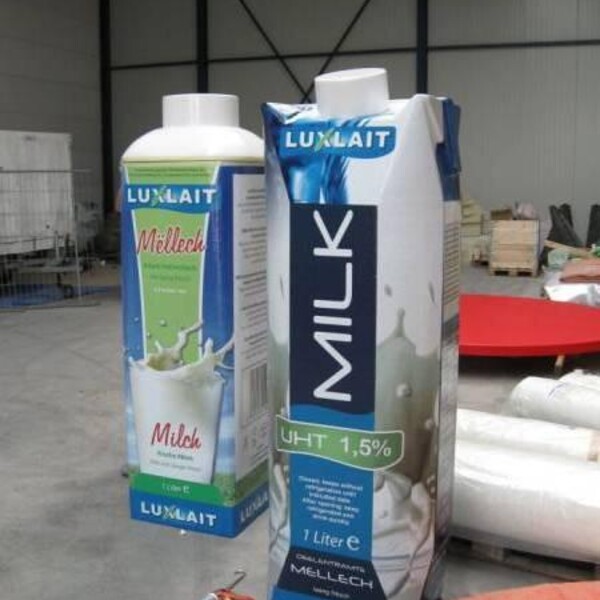 Solid blowup milk carton Luxlait