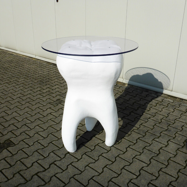 Tooth shaped desk