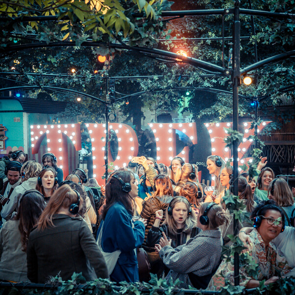 Vernieuwde 3D-letters TREK Reizend Food Truck Festival in de spotlights