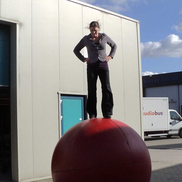 Compagnie With Balls Rode Loopbal