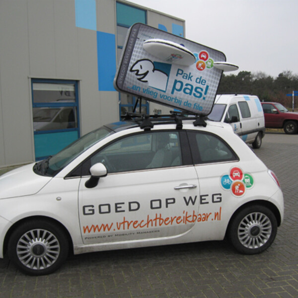 Reclame bovenop een auto? Wat mag?